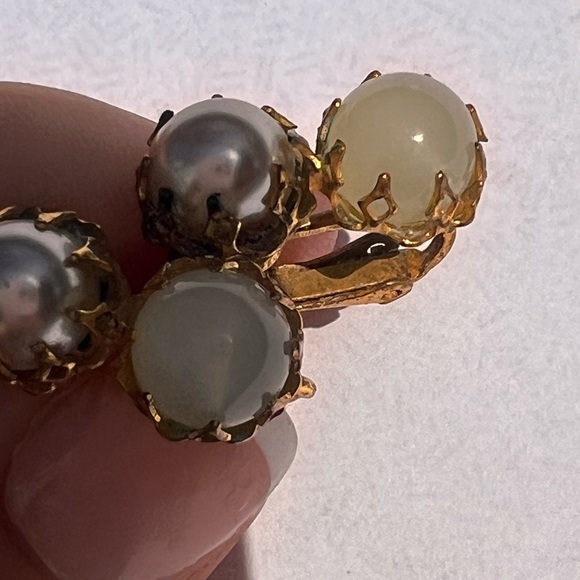 Miriam Haskell Signed Vintage Pearl Drop Clip On Earrings - Picture 6 of 7